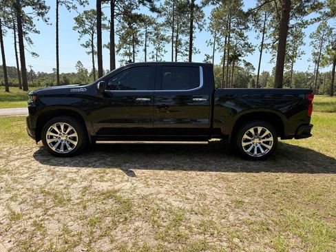 Used 2021 Chevrolet Silverado 1500 High Country w/ Technology Package AWD/4WD image 2