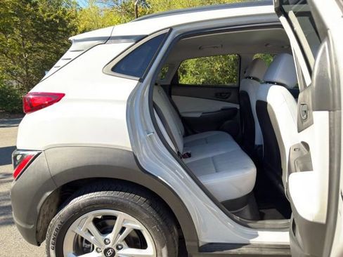 Used 2022 Hyundai Kona SEL image 25