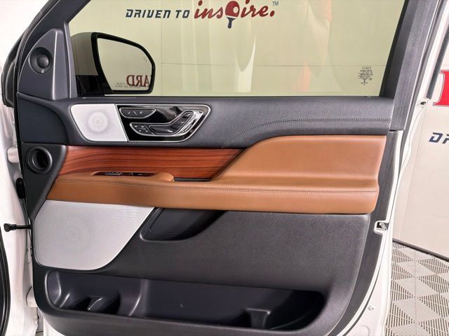 Used 2022 Lincoln Navigator L Reserve AWD/4WD image 33