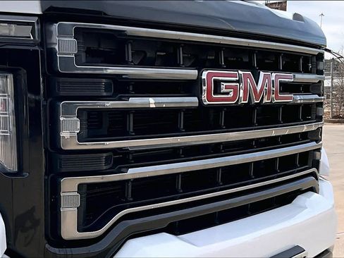 Used 2022 GMC Sierra 2500 AT4 image 27