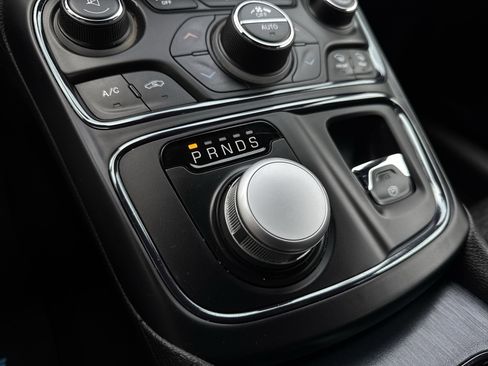 Used 2015 Chrysler 200 S w/ Comfort Group image 16