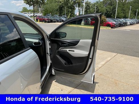 Used 2021 Chevrolet Equinox LS w/ LS Convenience Package FWD image 19
