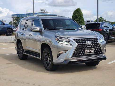 Certified 2022 Lexus GX 460 Luxury w/ Sport Design Package AWD/4WD image 3