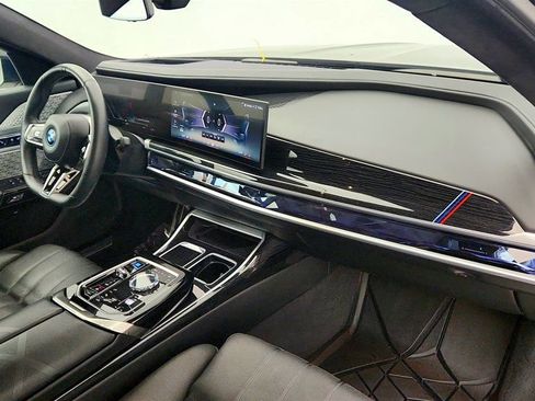 Used 2024 BMW i7 xDrive60 w/ Executive Package image 25