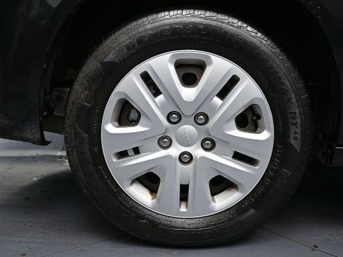 Used 2018 Dodge Grand Caravan SE w/ UConnect Hands-Free Group image 11