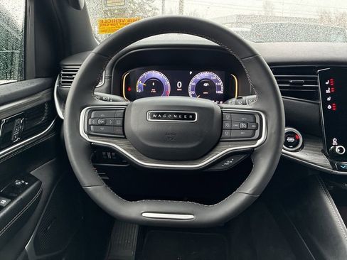 Used 2024 Jeep Wagoneer Series II w/ Flexible Seating Group image 27