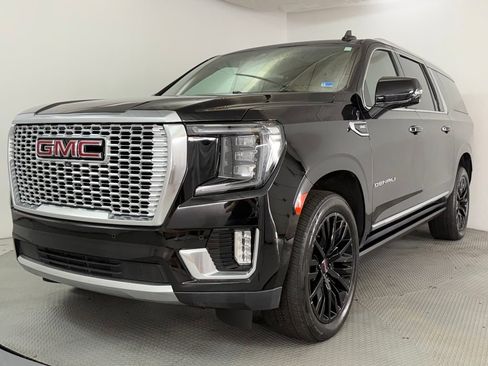 Used 2021 GMC Yukon XL Denali w/ Denali Premium Package AWD/4WD image 3