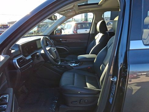 Used 2024 Kia Telluride EX w/ EX Captain's Chair Package image 14