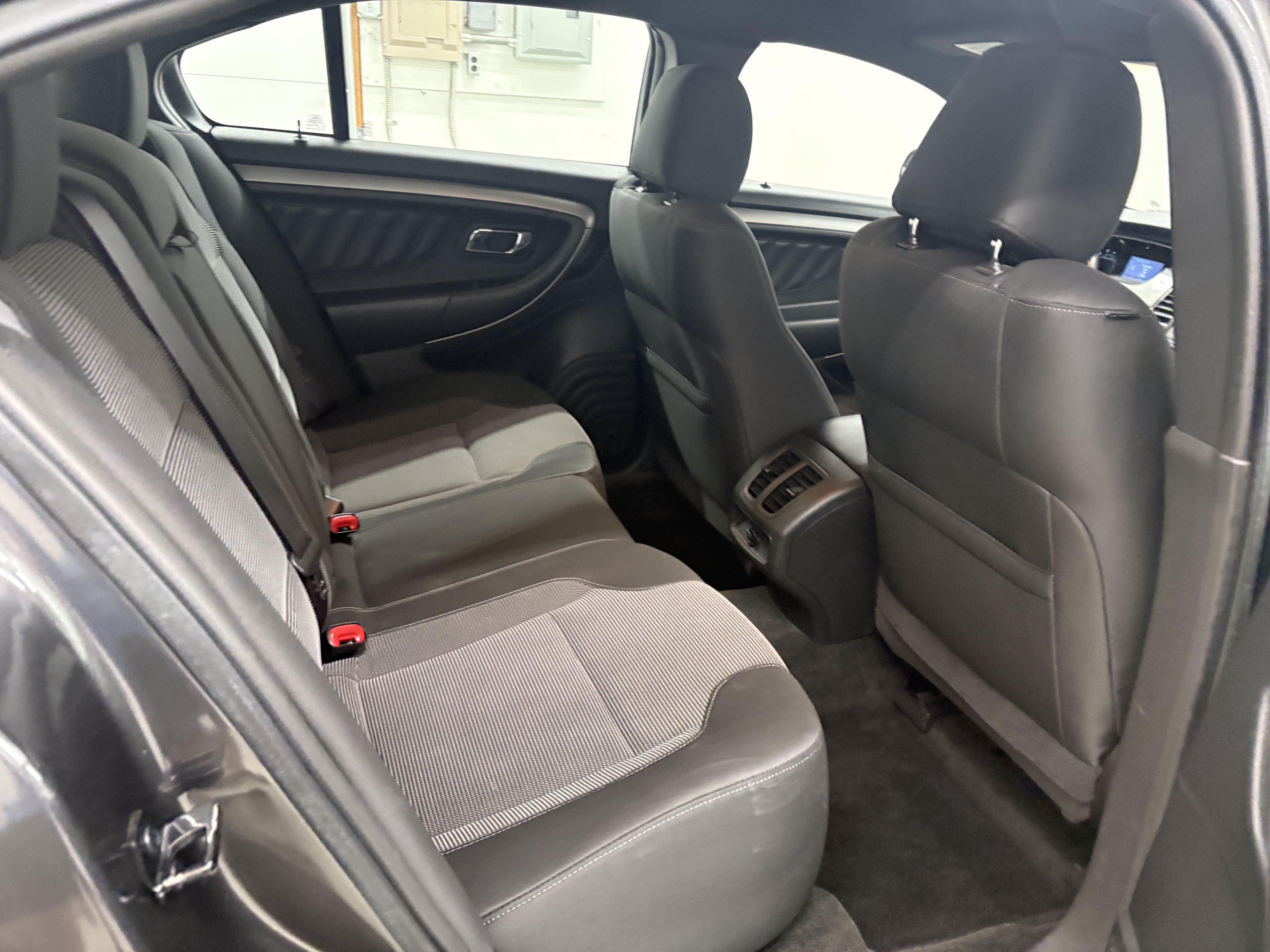 Used 2015 Ford Taurus SEL FWD image 21