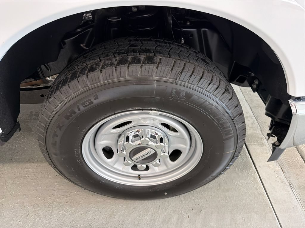 New 2026 Ford F250 XL w/ XL Chrome Package RWD image 5