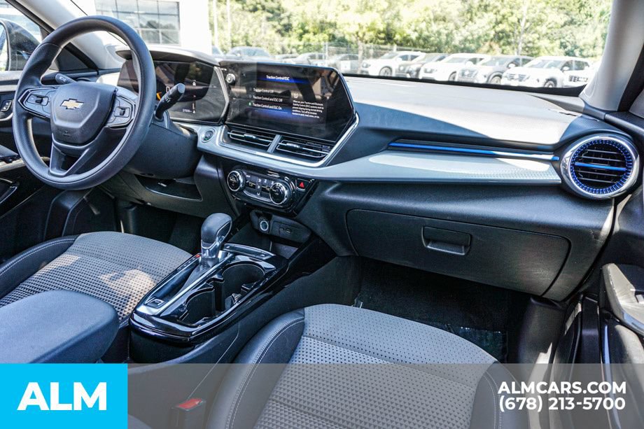 Used 2025 Chevrolet Trax LT FWD image 23