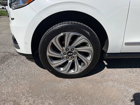 Used 2023 Lincoln Navigator Reserve AWD/4WD image 10