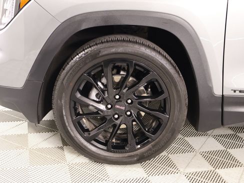 Used 2024 GMC Terrain SLE w/ Driver Convenience Package FWD image 17