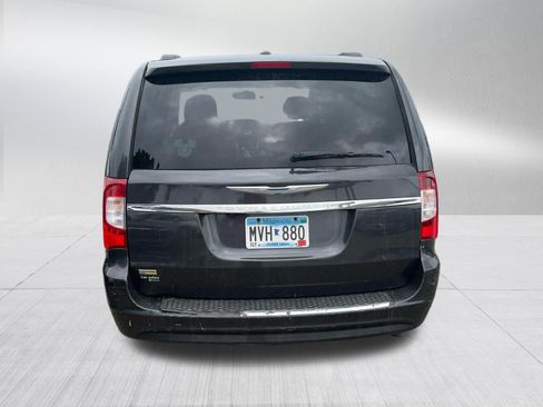 Used 2012 Chrysler Town & Country Touring w/ Entertainment Group #1 FWD image 5
