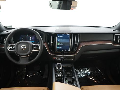 Used 2023 Volvo XC60 B6 Ultimate AWD/4WD image 17
