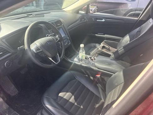 Used 2018 Ford Fusion SE w/ Equipment Group 201A FWD image 2