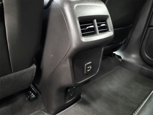 Used 2024 GMC Terrain SLT image 27