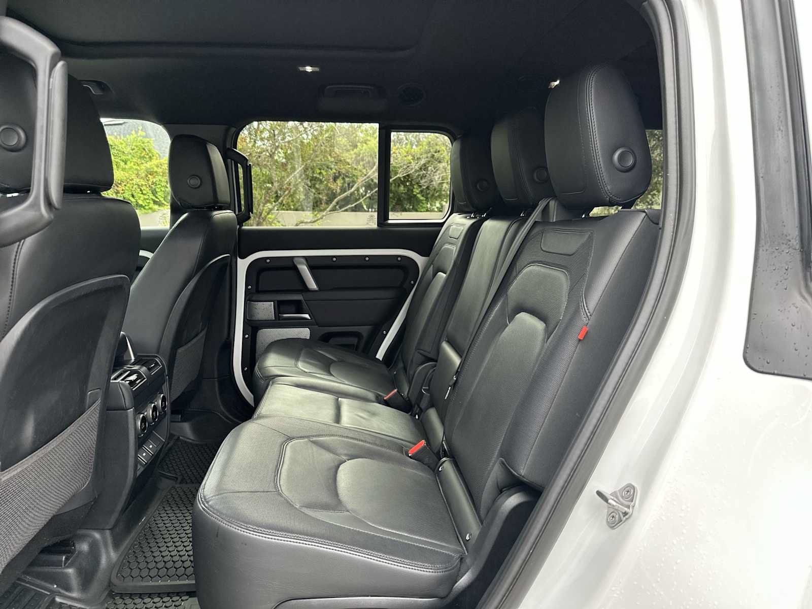 Used 2024 Land Rover Defender 130 X-Dynamic SE AWD/4WD image 17
