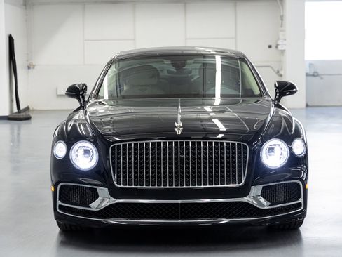 Used 2023 Bentley Flying Spur V8 image 11