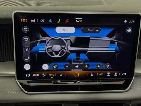 Used 2025 Volkswagen Tiguan SE R-Line image 16