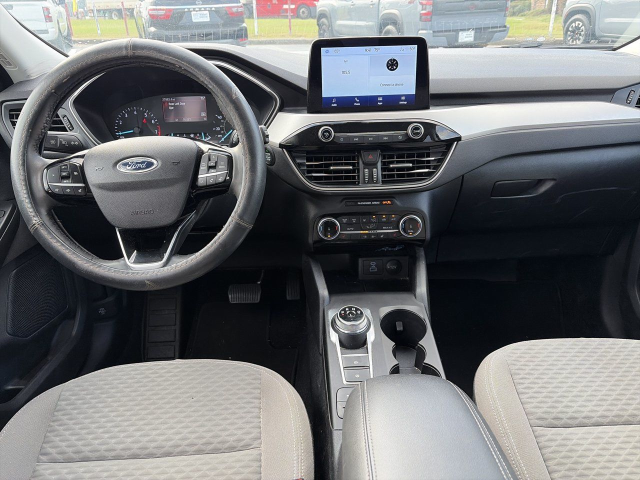 Used 2022 Ford Escape SE w/ SE Sport Appearance Package FWD image 2
