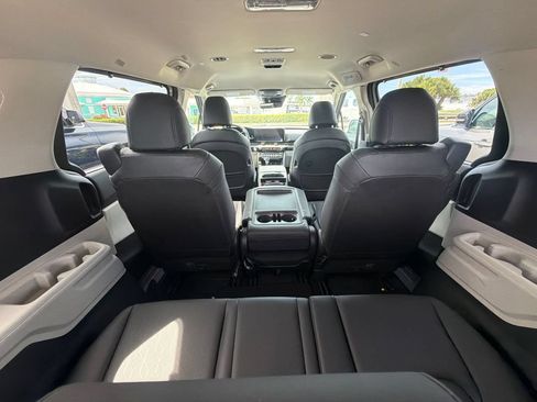 Used 2024 Kia Carnival EX FWD image 26