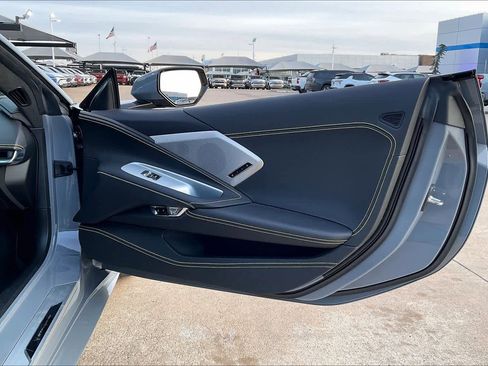 Used 2024 Chevrolet Corvette Stingray Premium Cpe w/ Z51 Performance Package image 19