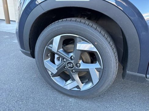 Used 2025 Hyundai Venue Limited image 9