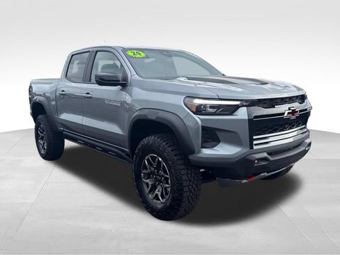 Used 2024 Chevrolet Colorado ZR2 w/ Technology Package AWD/4WD image 8