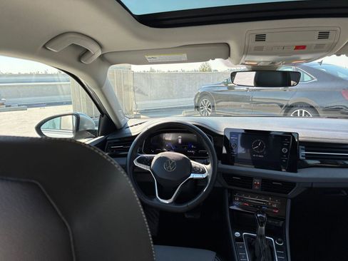 Used 2025 Volkswagen Jetta SE image 32