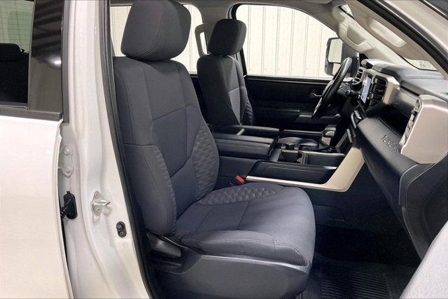 Used 2022 Toyota Tundra SR5 w/ SR5 Convenience Package AWD/4WD image 7