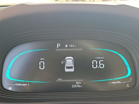 Used 2025 Hyundai Venue SEL FWD image 18