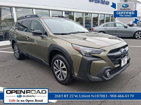 Used 2025 Subaru Outback Premium AWD/4WD image 1