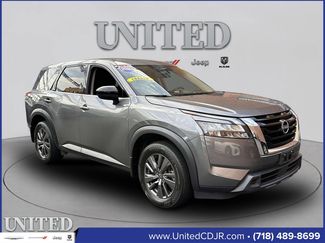 Used 2023 Nissan Pathfinder S video 1