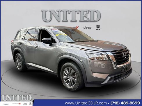 Used 2023 Nissan Pathfinder S image 1