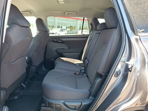 Used 2025 Toyota Highlander LE AWD/4WD image 11