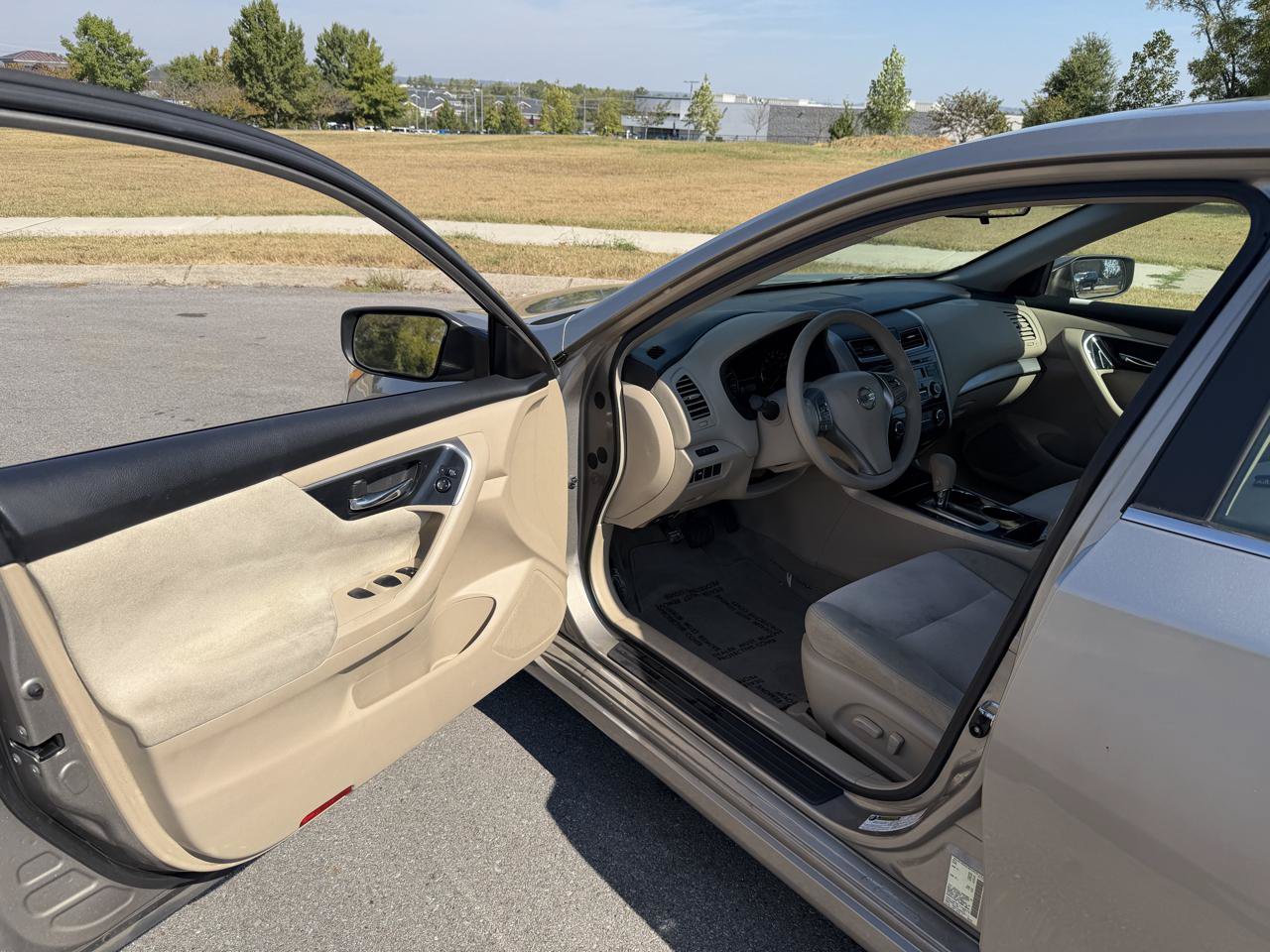 Used 2013 Nissan Altima 2.5 S FWD image 10