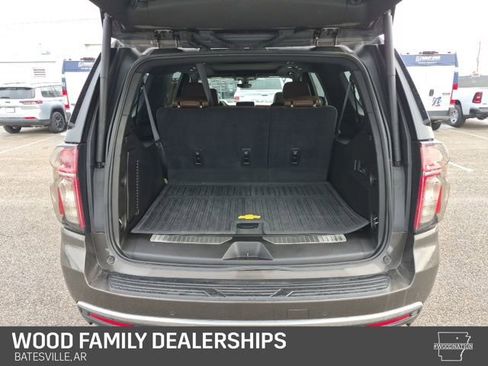 Used 2021 Chevrolet Suburban High Country w/ Premium Package image 9