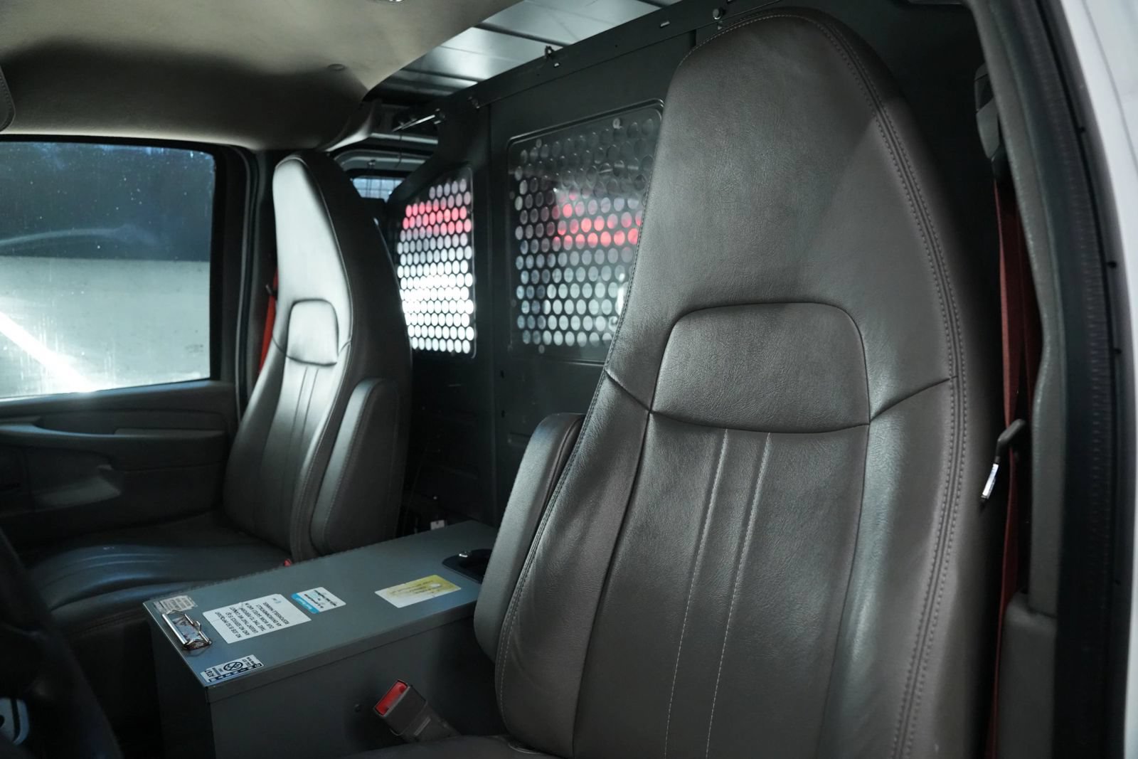 Used 2015 Chevrolet Express 2500 RWD image 12