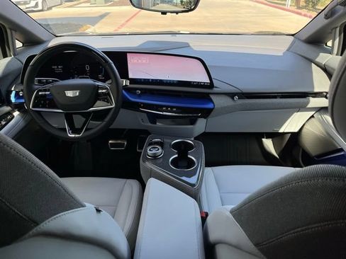 Certified 2025 Cadillac Optiq Luxury 1 AWD/4WD image 15