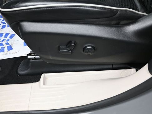 Used 2023 Chrysler Pacifica Limited image 12