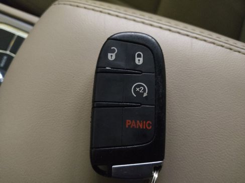 Used 2019 Jeep Grand Cherokee Laredo AWD/4WD image 32