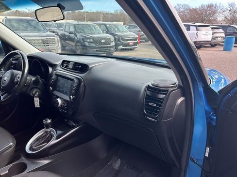 Used 2018 Kia Soul + image 33