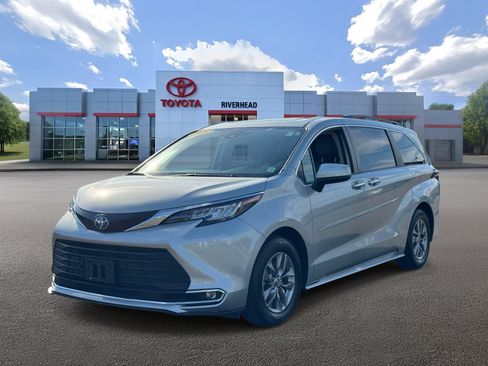 Certified 2023 Toyota Sienna XLE w/ XLE Plus Package AWD/4WD image 1