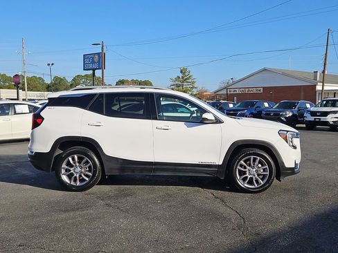 Used 2024 GMC Terrain SLT image 8