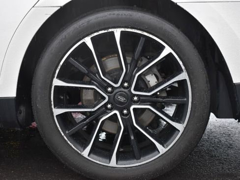 Used 2017 Ford Taurus Limited image 13