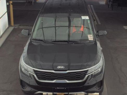 Used 2021 Kia Seltos LX AWD/4WD image 3