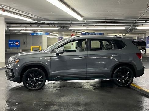Used 2023 Volkswagen Taos SE w/ Panoramic Sunroof Package AWD/4WD image 33