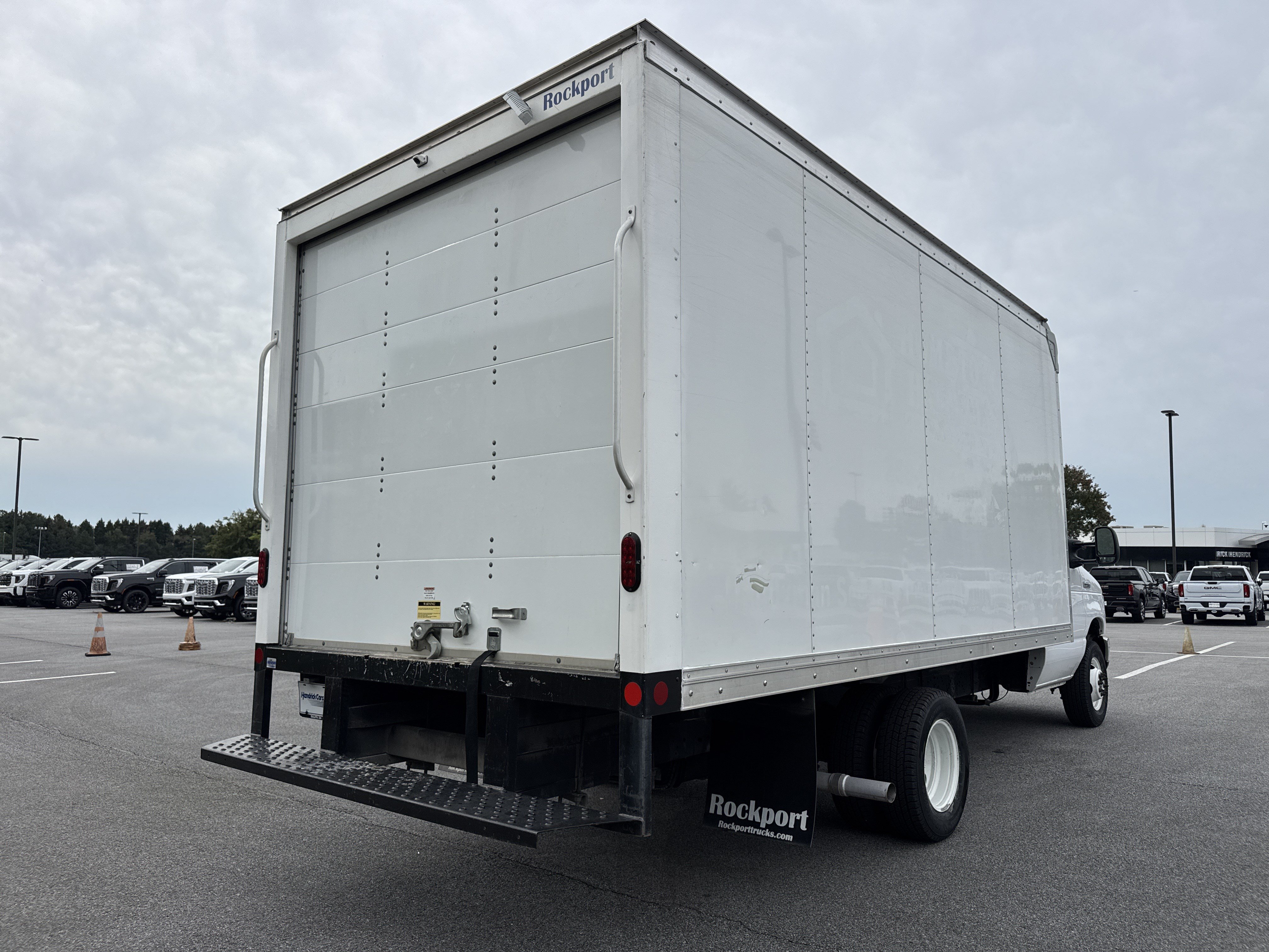 Used 2023 Ford E-450 and Econoline 450 Super Duty w/ Power Windows & Locks Group RWD image 10