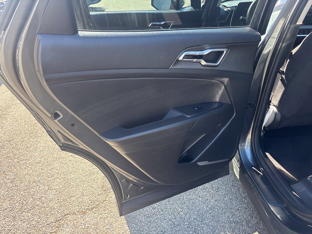 Used 2023 Kia Sportage LX FWD image 18